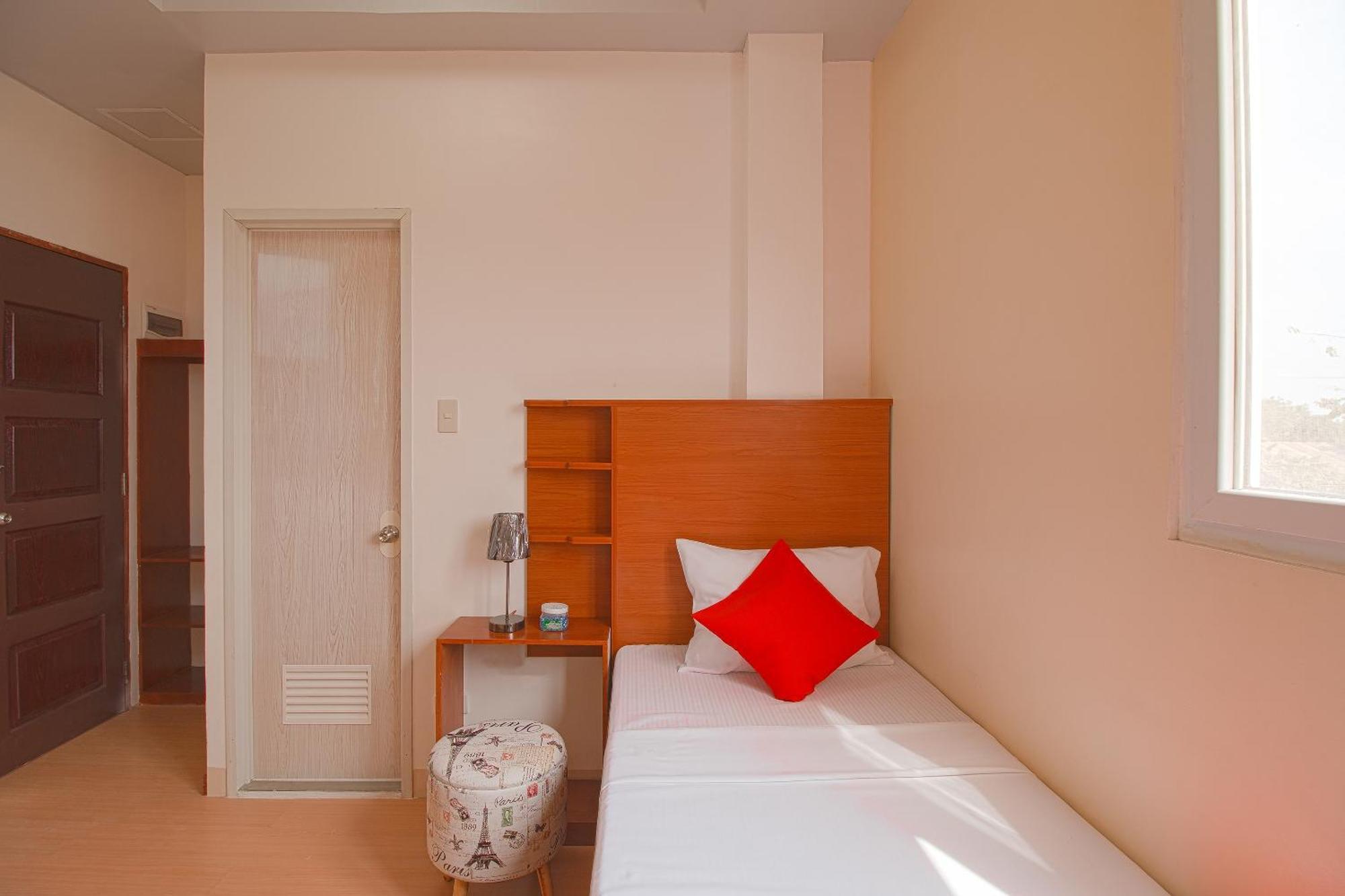 Oyo 685 K Fortune Apartelle Мактан Экстерьер фото