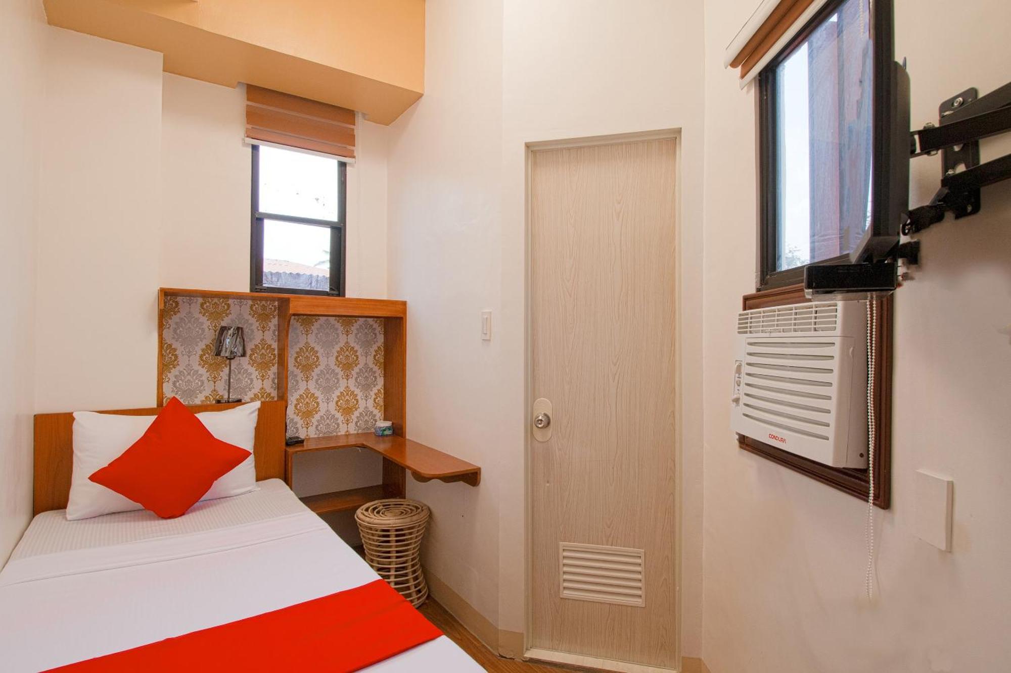 Oyo 685 K Fortune Apartelle Мактан Экстерьер фото